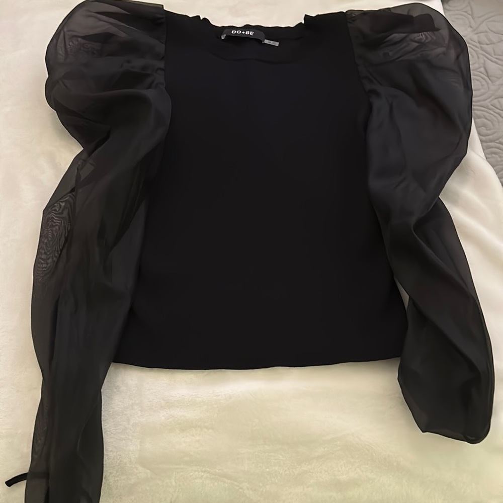 Black puff sleeve
